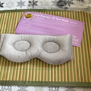 NWT Be Well Mind  off Soul Heat Therapy 3D Eye Mask